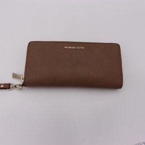 Michael Kors Large zip wallet